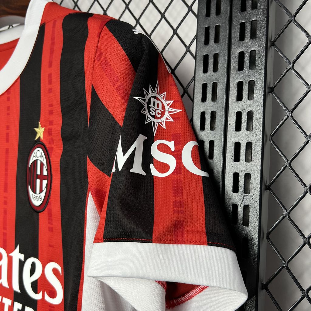 Milan 24/25 Titular